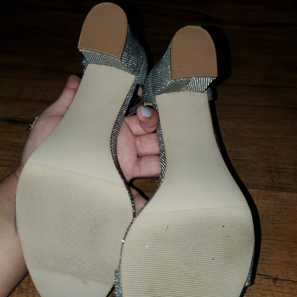 Heels - Picture 3 of 4